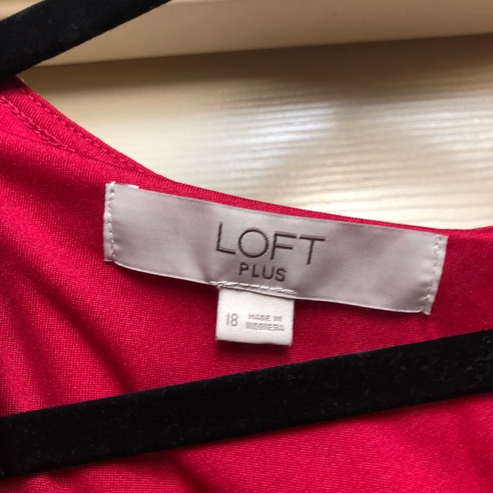 Ann Taylor Loft plus -pink, wrap dress in good condition. Size 18. - Picture 2 of 2